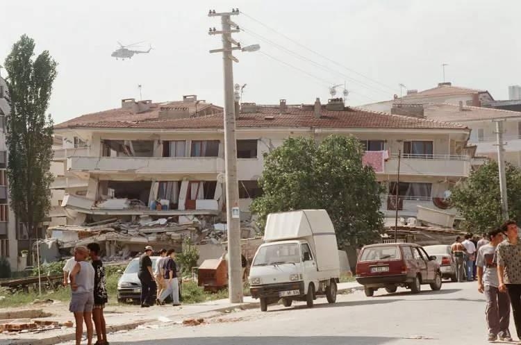 17 Ağustos Marmara depreminin üzerinden 22 yıl geçti 7