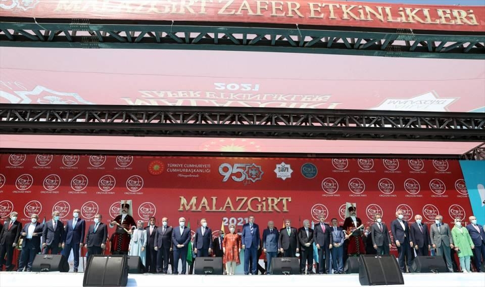 Erdoğan ve Bahçeli Malazgirt Milli Park'ında bir araya geldi 15