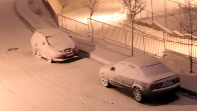 Yüksekova'da kar yağışı; 10 köy ile 20 mezra yolu kapandı 11