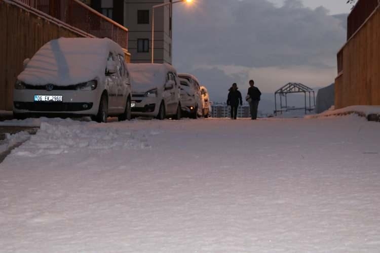 Yüksekova'da kar yağışı; 10 köy ile 20 mezra yolu kapandı 3