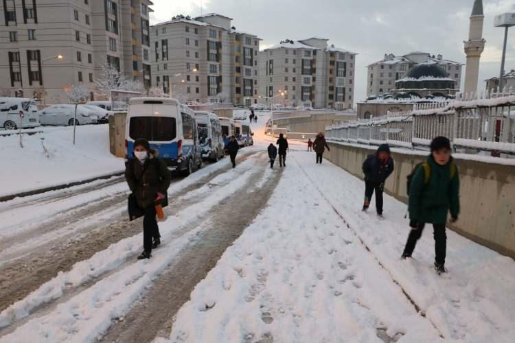 Yüksekova'da kar yağışı; 10 köy ile 20 mezra yolu kapandı 7