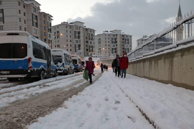 Yüksekova'da kar yağışı; 10 köy ile 20 mezra yolu kapandı 8