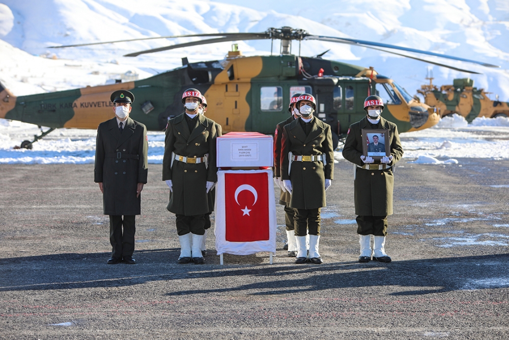 Hakkari'de şehit askerler için tören düzenlendi 4