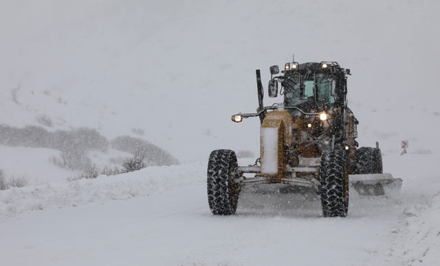 Ağrı'da 69 köyün yolu kardan kapandı 1