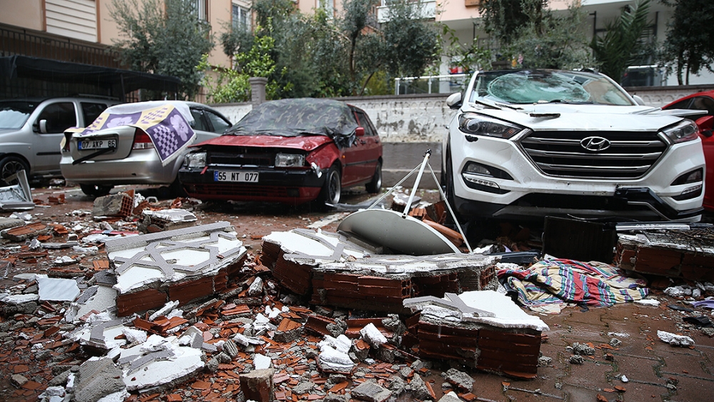 Kırmızı kodla uyarısı yapılmıştı: Rüzgar ve sağanak etkili oldu 3