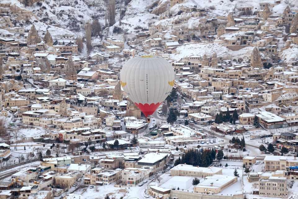 Beyaz Kapadokya balonlarla bir başka güzel 11
