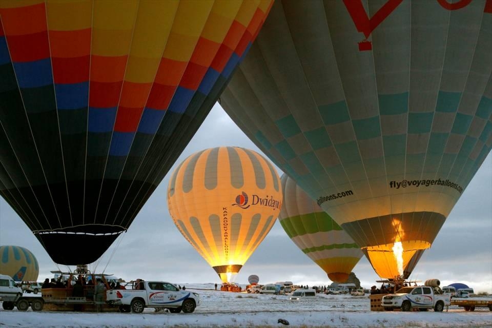 Beyaz Kapadokya balonlarla bir başka güzel 6