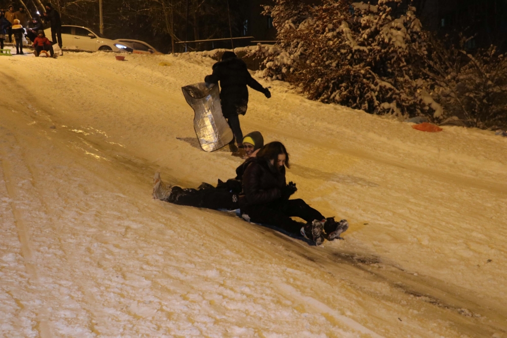 Ankaralılar, karın tadını kayak yaparak çıkardı 2