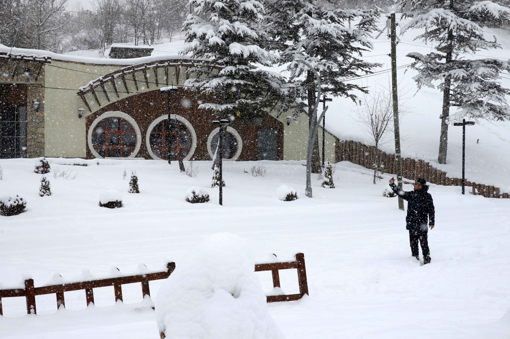 Sivas'ın "Hobbit Evleri"nde kış güzelli 8