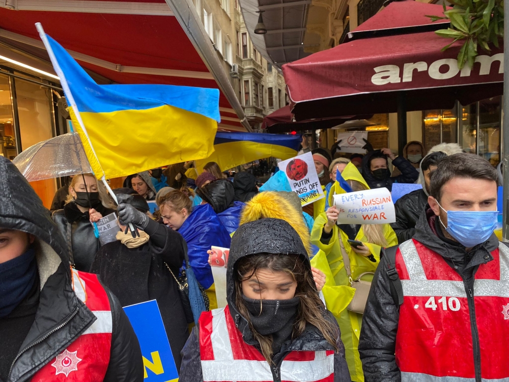 Ukraynalılar Rus Başkonsolosluğu önünde toplandı 1