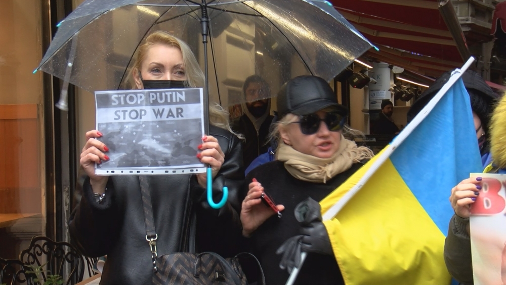 Ukraynalılar Rus Başkonsolosluğu önünde toplandı 3
