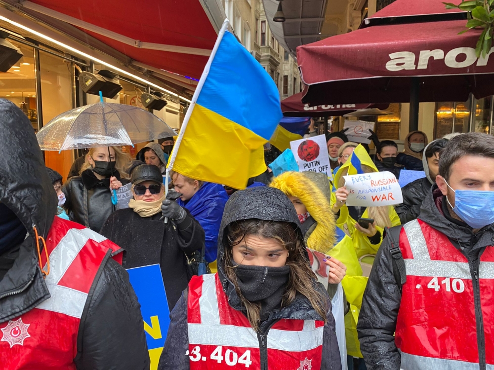 Ukraynalılar Rus Başkonsolosluğu önünde toplandı 4