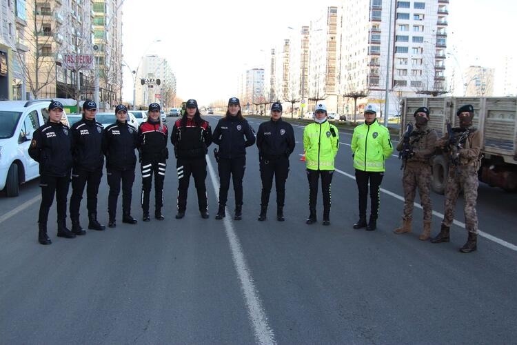 Diyarbakır'da 8 Mart'a özel kadınlardan oluşan polis timi 12
