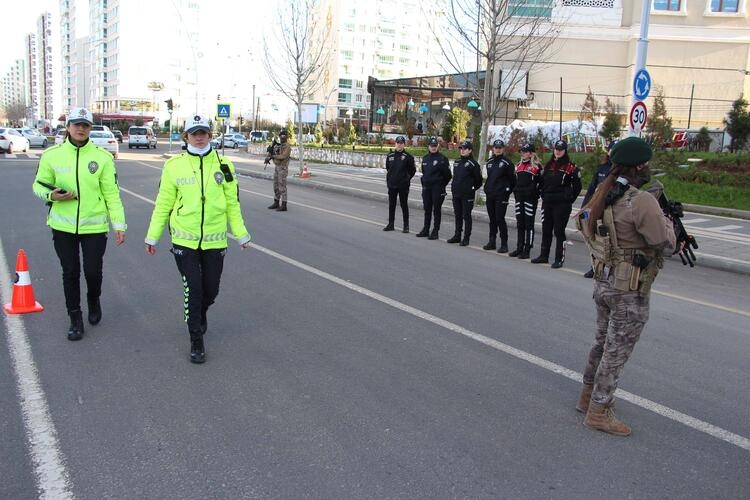 Diyarbakır'da 8 Mart'a özel kadınlardan oluşan polis timi 8