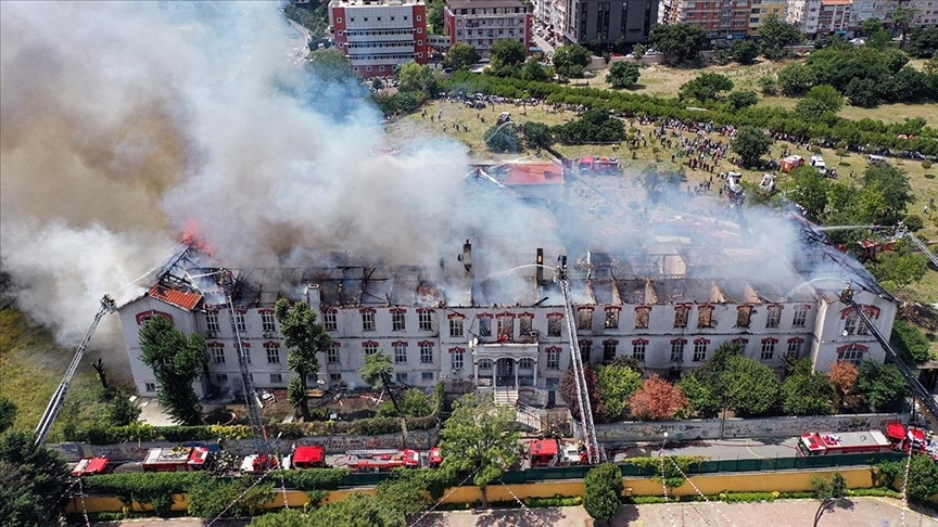 İstanbul'da Balıklı Rum Hastanesi'nde yangın çıktı 1