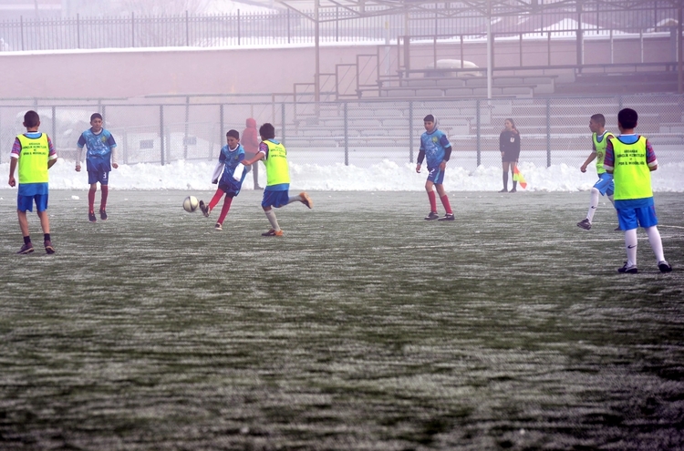 Çocukların futbol aşkına soğuk hava engel olmadı 4