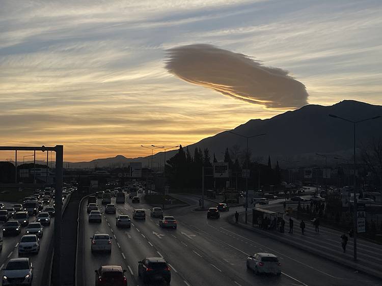Bursa'da mercek bulutu görüldü 2