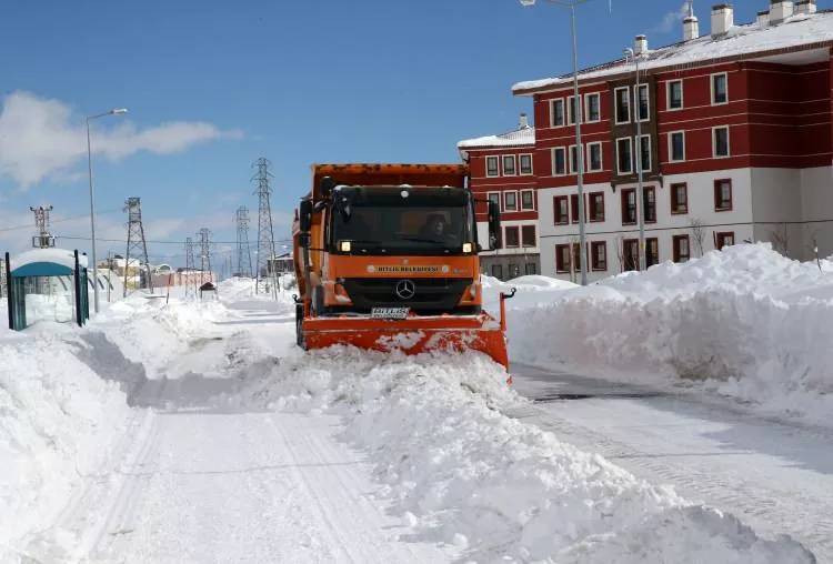 Şehir kara gömüldü: Kar kalınlığı 168 santimetreye ulaştı 7