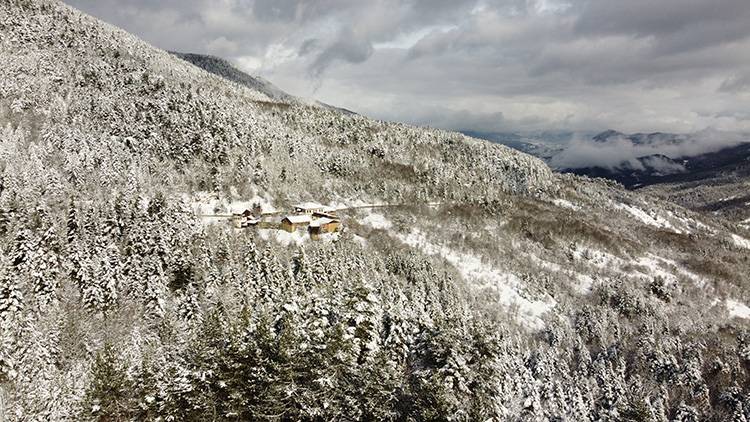 Safranbolu'da karla kaplanan ormanlar ve tarihi konaklar dronla görüntülendi 2