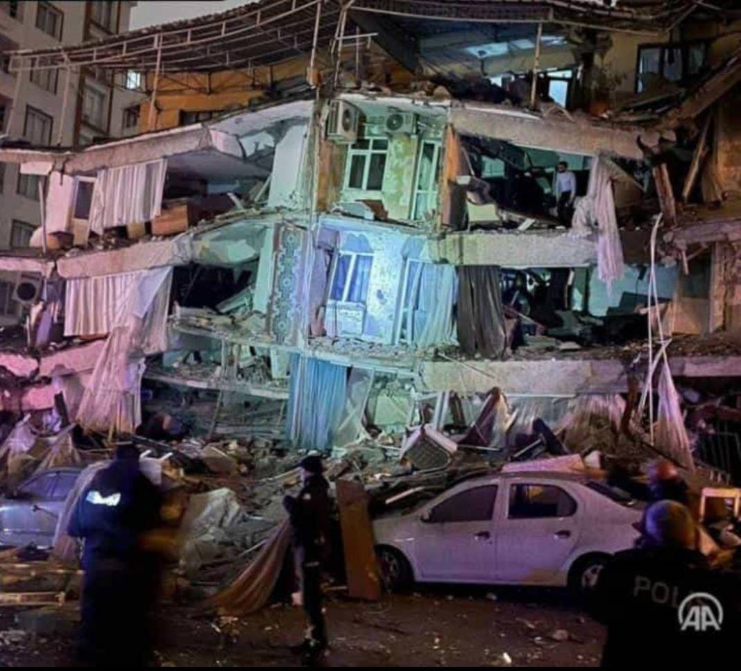 Kahramanmaraş'ta 7,4 ve Gaziantep'te 6,5 ile 6,4 büyüklüğünde deprem 1