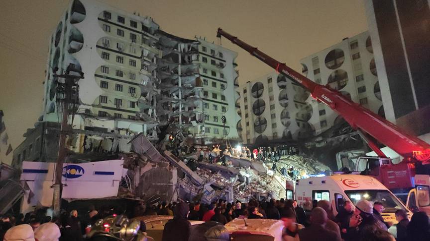 Kahramanmaraş'ta 7,4 ve Gaziantep'te 6,5 ile 6,4 büyüklüğünde deprem 10
