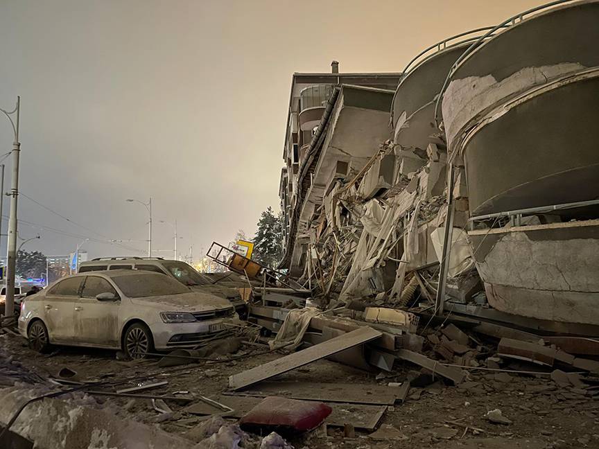 Kahramanmaraş'ta 7,4 ve Gaziantep'te 6,5 ile 6,4 büyüklüğünde deprem 13