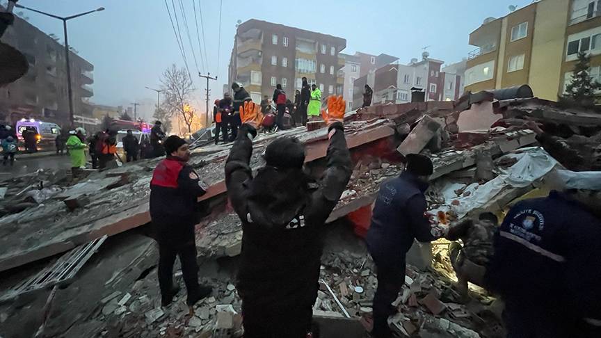 Kahramanmaraş'ta 7,4 ve Gaziantep'te 6,5 ile 6,4 büyüklüğünde deprem 16