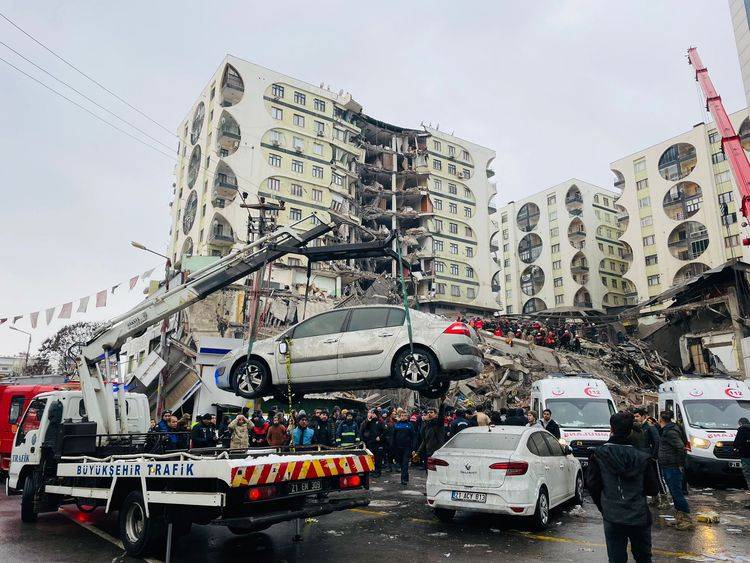 Kahramanmaraş'ta 7,4 ve Gaziantep'te 6,5 ile 6,4 büyüklüğünde deprem 7