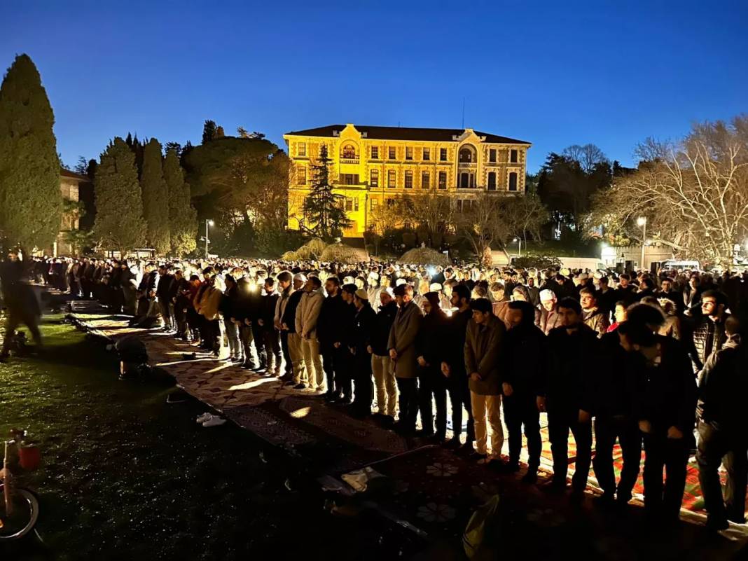 Boğaziçi Üniversitesi'ndeki dev iftarda renkli görüntüler ortaya çıktı 5