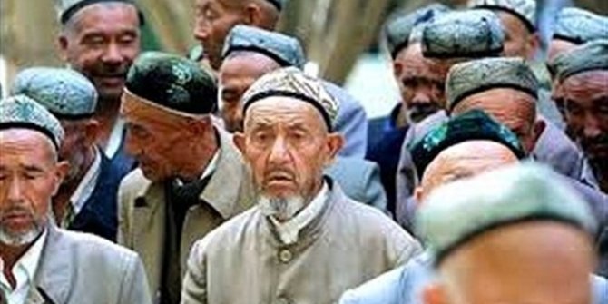 Çin'den skandal hamle: Kur'an'ı yeniden yazacaklar