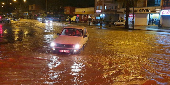 Koca kent sele teslim oldu: Okullar tatil edildi
