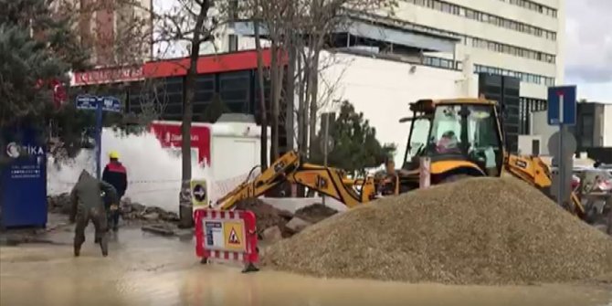 Başkentte su borusu patladı