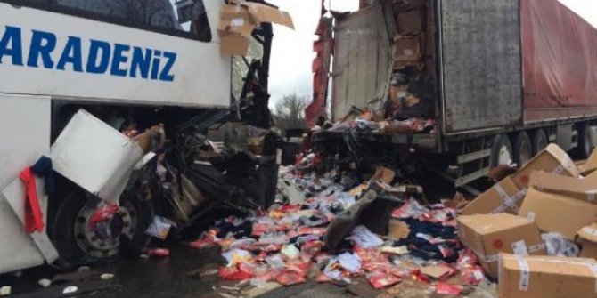 Çankırı'da otobüs TIR'a çarptı: Çok sayıda yaralı var