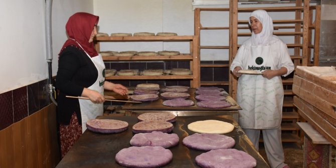 Kızılcahamam’da mor bazlama üretimi de başladı