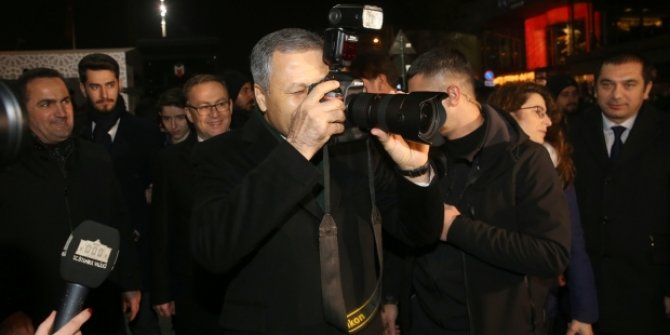 Taksim'de gazeteciler poz verdi Vali Yerlikaya çekti