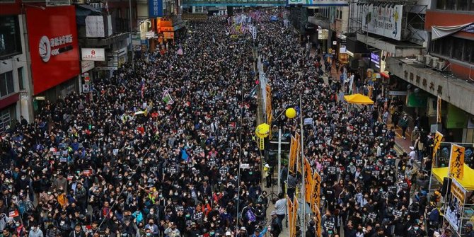 Hong Kong'da yeni yılın ilk günü protestolarla başladı