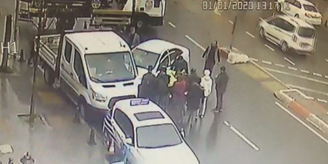 Sultanbeyli'de yüreklerin ağza geldiği kaza kamerada