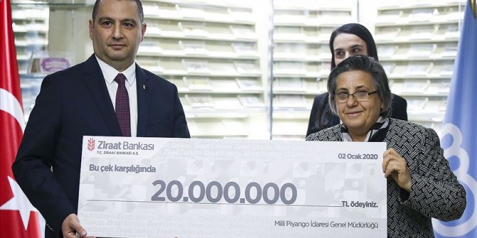 Yılbaşı çekilişinin iki talihlisi ikramiyelerini aldı