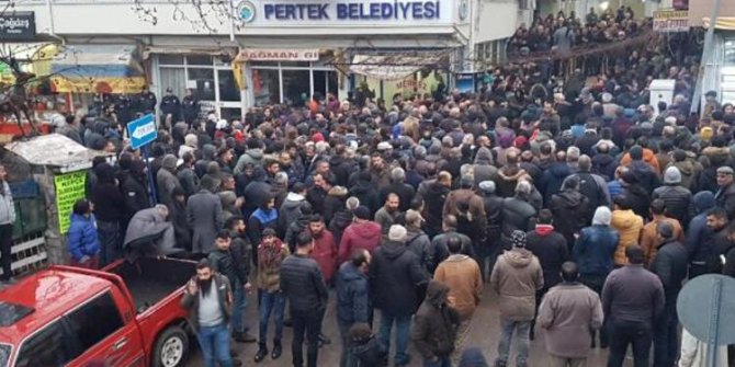 Esnafın bilgisayarından çıktı halk sokağa döküldü
