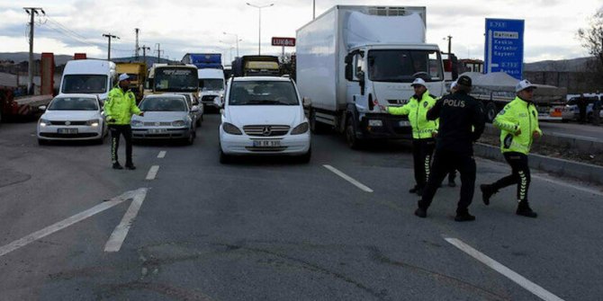Süre 6 ay uzatıldı: Çok sayıda kamyon şoförü yollarda kontak kapatmıştı