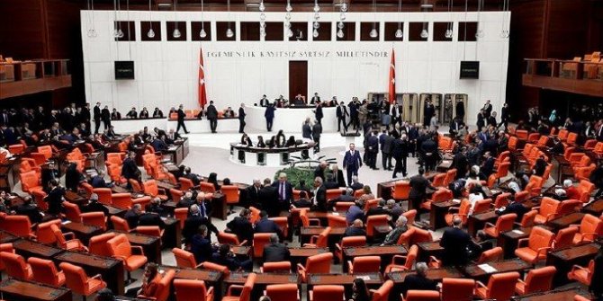 Meclis'e gelecek yeni torba yasadan asgari ücrete destek çıkabilir