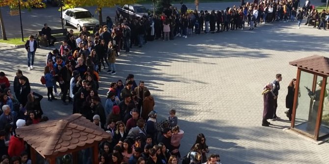 Ulucanlar Cezaevini'n kapısında kuyruklar oluşuyor