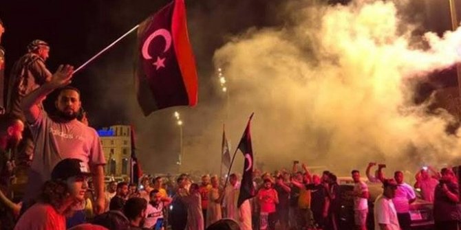 Libya'daki ateşkes başkent Trablus'ta kutlandı