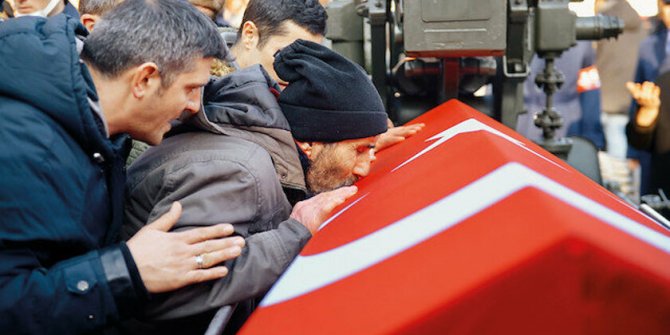 Onbinler uğurladı
