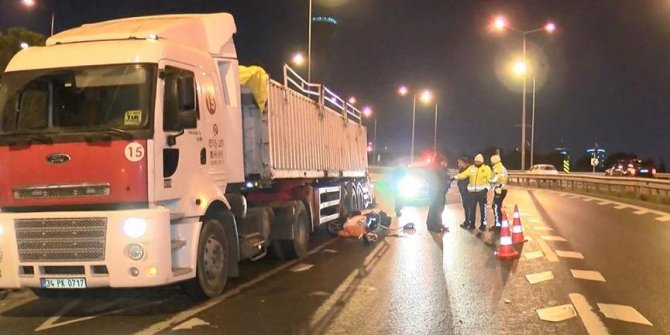 Büyükçekmece'de iki TIR'ın arasında kalan motosikletli öldü