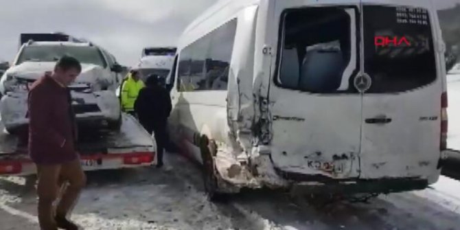 Karayolunda büyük zincirleme kaza: Ulaşım durdu
