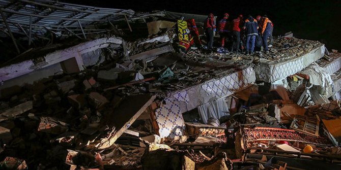 Deprem bölgesine 1689 çadır, 1656 yatak sevk edildi