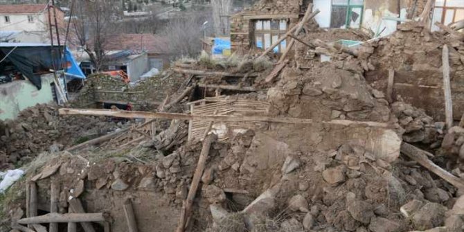 Elazığ ve Malatya'da kaç bina yıkıldı, enkazda kaç kişi var?