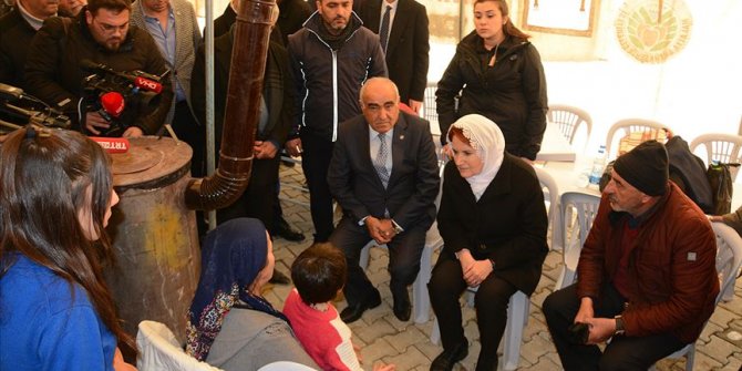 İYİ Parti Genel Başkanı Akşener depremzedeleri ziyaret etti