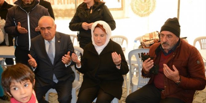 Meral Akşener'den depremzedelere ziyaret